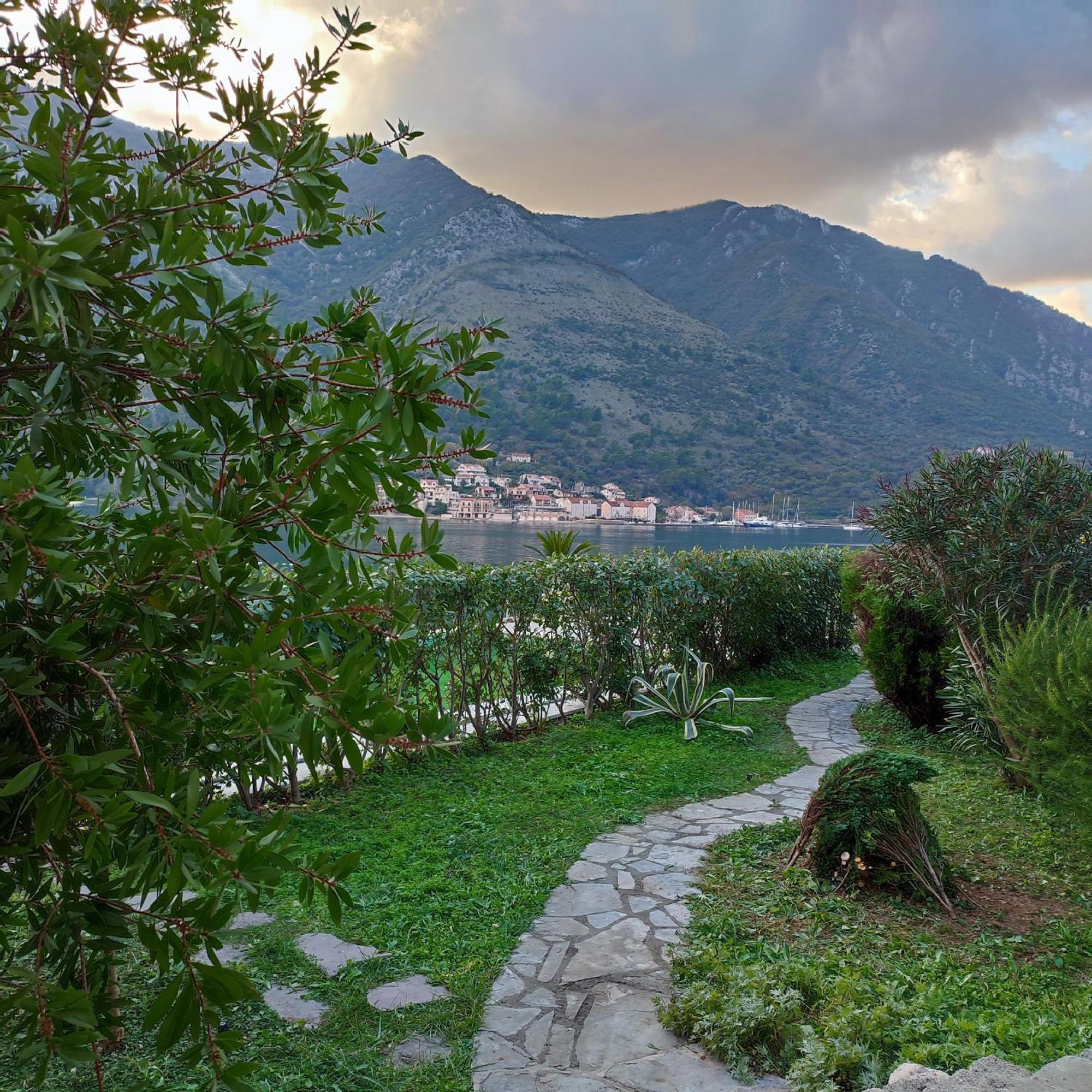 Villa Kamena Kotor Exterior photo